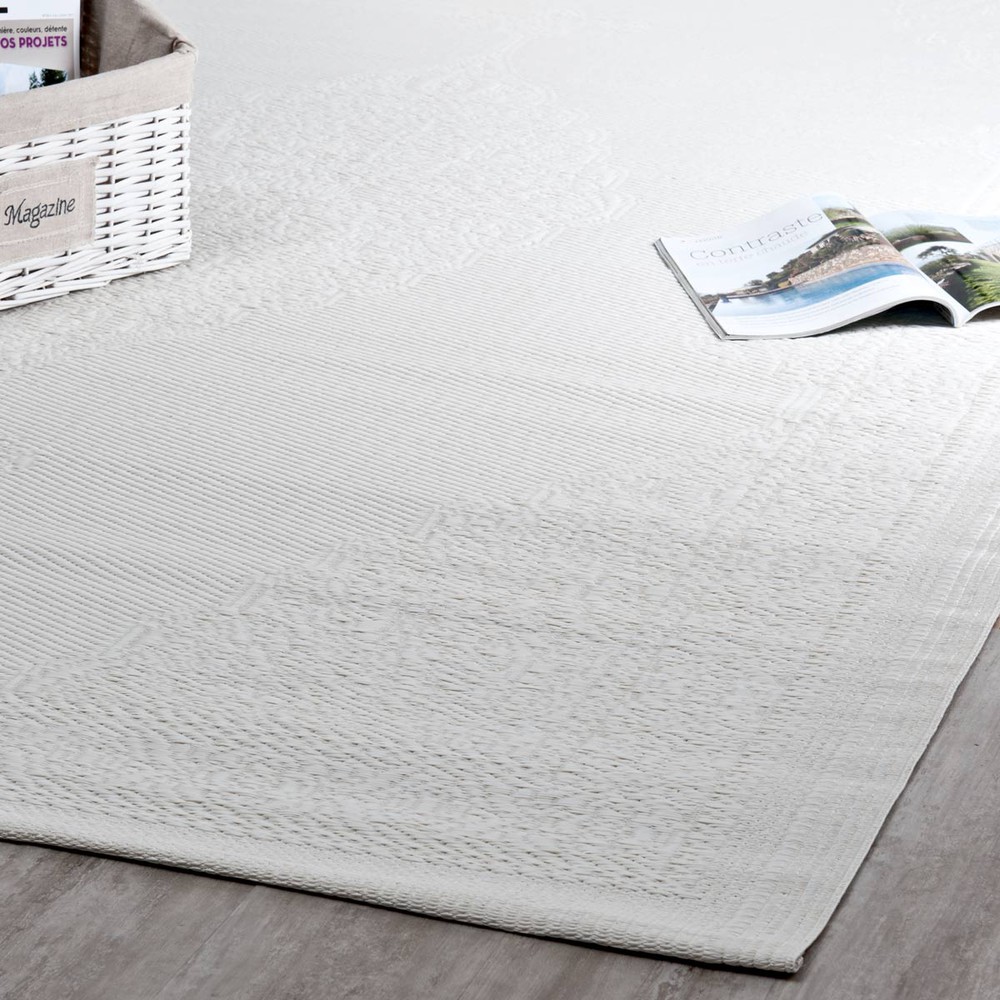 polypropylene outdoor rug in white 180 x 270cm Maisons du Monde