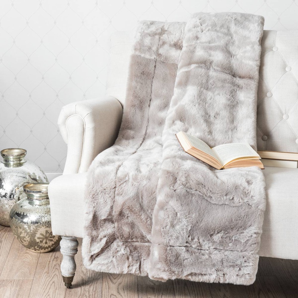 Manta de imitación de piel gris 150 x 180 cm SWART | Maisons du Monde